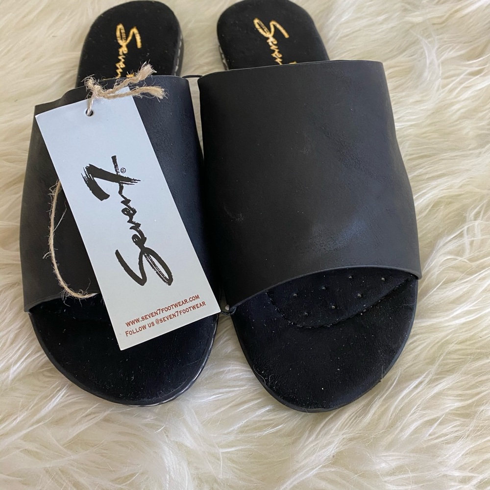 BNWT SEVEN7 MALIBU SANDAL color BLACK, SIZ…